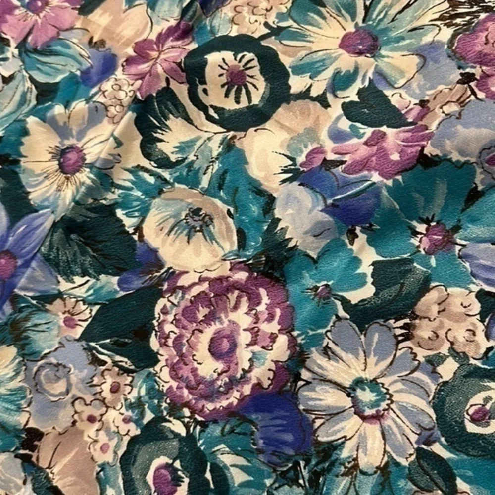 Handcrafted vintage floral blue/purple lightweight polyester scarf 22x21”